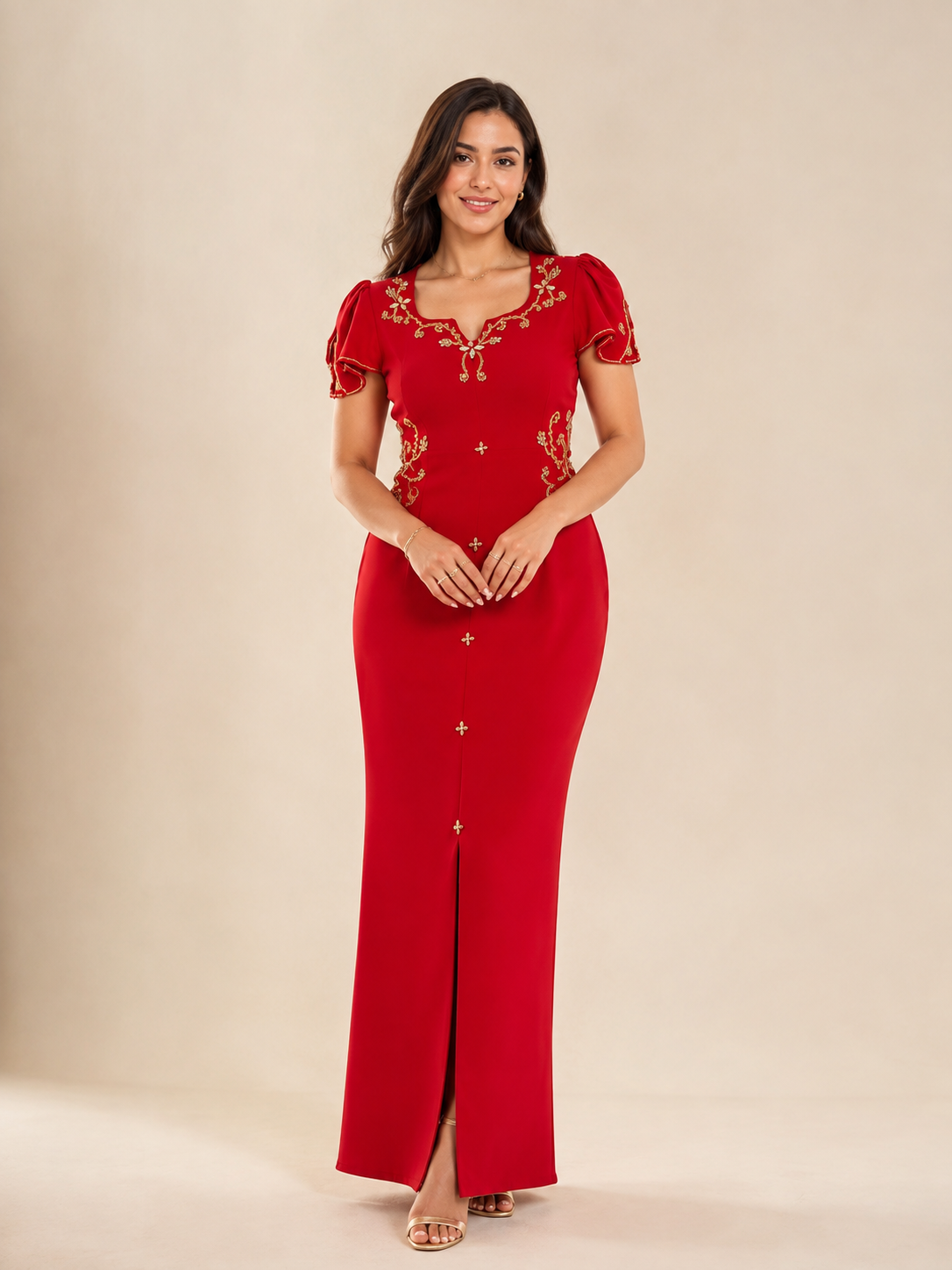 Robe Vermillon — arabesques dorées portée par un mannequin, vue de face